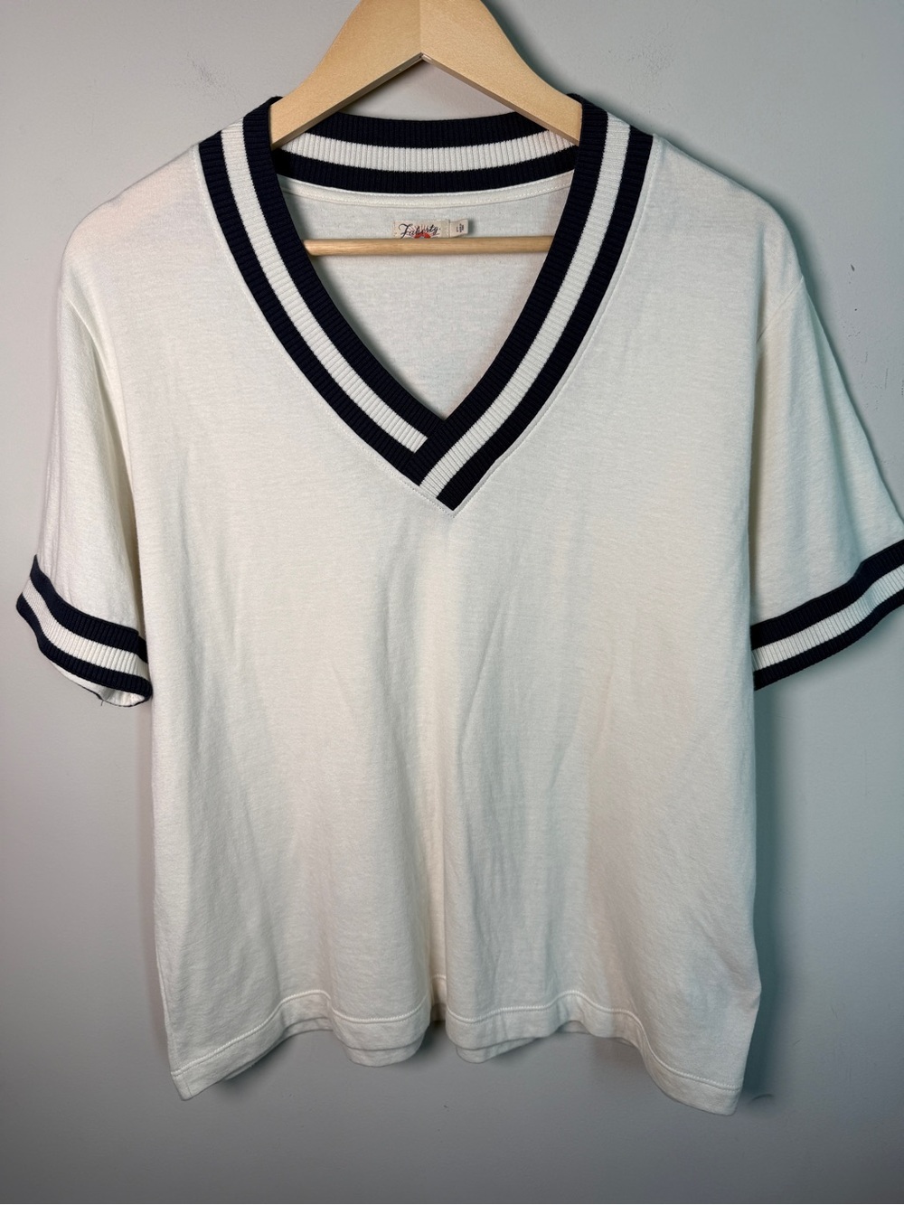 Faherty Varsity Stripe V-Neck Tee White Navy Sz L Preppy